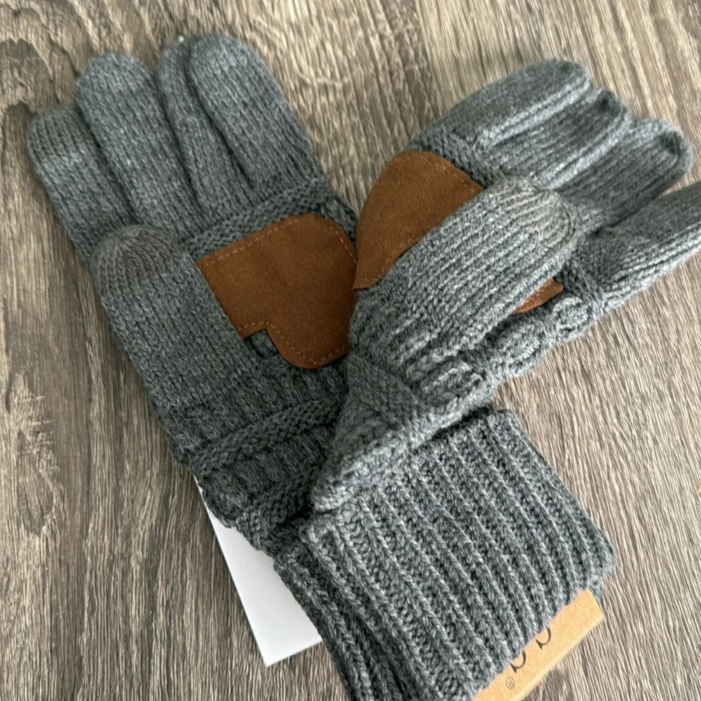 Touchscreen Compatible Gloves. Gray. NWT